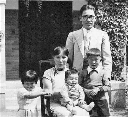 冰心去世后,她孙子为何在墓碑上写教子无方,枉为人表8个字