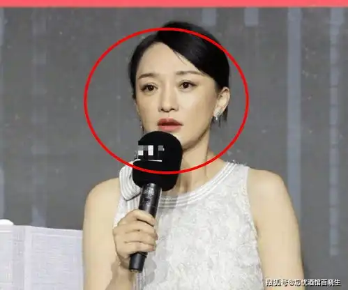 周迅出席活动被曝生图,失去五级精修待遇后,终于看出她46岁了