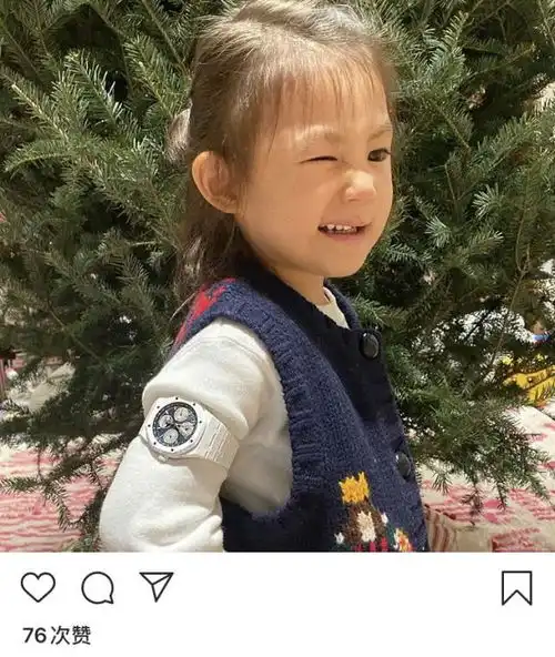 陈冠希秦舒培暂离女儿出席活动,二姐陈见飞晒带娃萌照