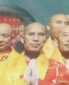 名僧自称会舔功给女治病致其怀上还是龙凤胎