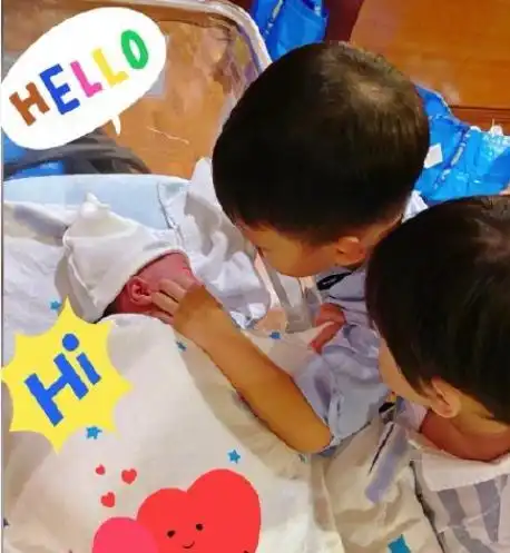 胡杏儿生三胎发文又是儿子闪婚遇真爱,老公像tvb男星
