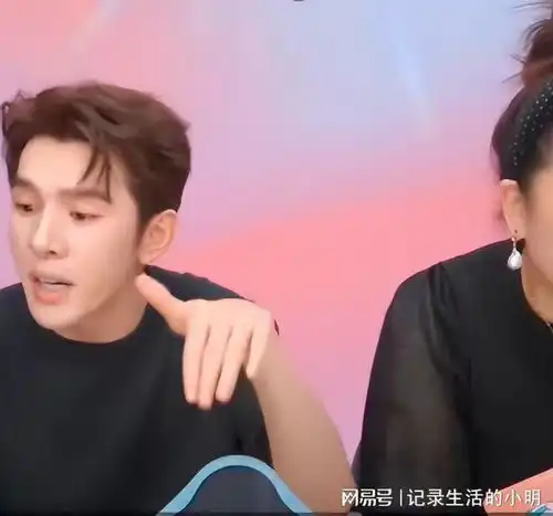 疯狂小杨哥直播间手撕李佳琦怒批李佳琦价格垄断