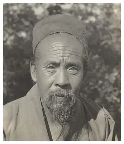 80年前华山道士老照片身形消瘦仪态不凡,图8是真正的华山论剑