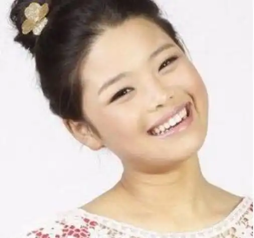 她曾从小被说丑,又因学业放弃拍戏,如今求学归来美得像仙女