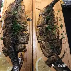 三个丑皮匠烤羊肉串的炭烤秋刀鱼好不好吃用户评价口味怎么样上海美食炭烤秋刀鱼实拍图片大众点评