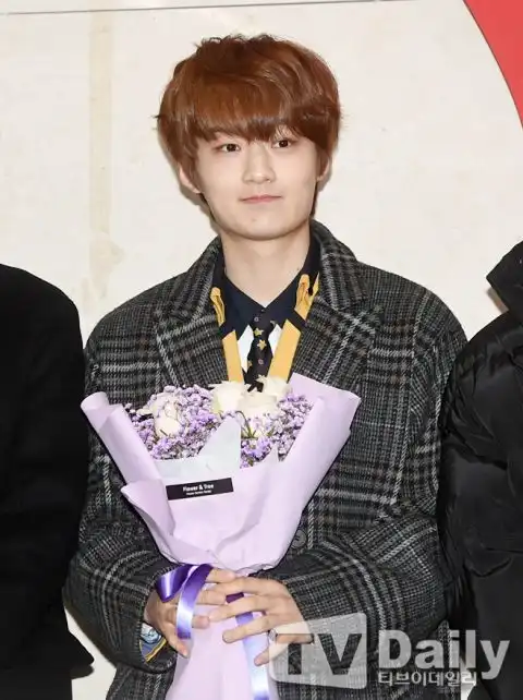 又一批爱豆高中毕业了wannaone李大辉wekimeki磪有情straykids黄铉辰等
