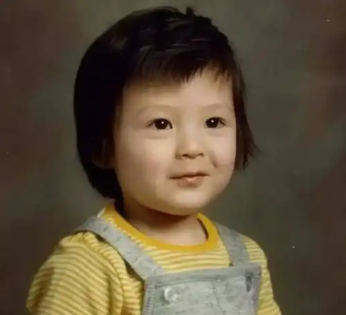 高颜值明星童年照,邱淑贞胡静一骑绝尘,林青霞真是独一份的气质