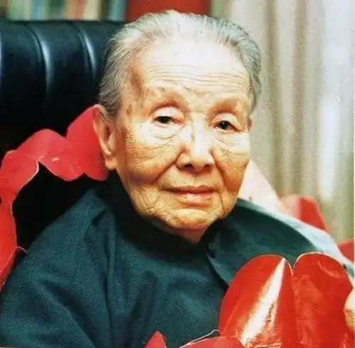 文坛祖母冰心99岁离开人世,留下3个子女,如今现状如何