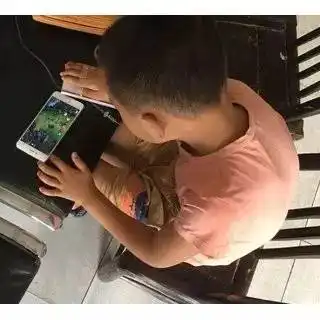 六年级男孩跳楼重伤,竟因被没收手机玩不成王者荣耀刚醒来我要登陆账号