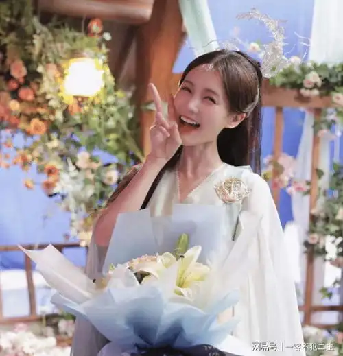 李一桐终于不再演女主角,给虞书欣新剧当配角,造型美出新高度