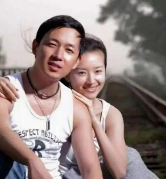 一场婚姻毁了潘粤明和董洁董洁晒母子视频,教儿子做饼干