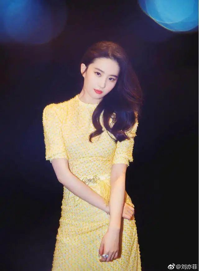 今晚红毯太精彩赵韩樱子晕倒,吴昕潘玮柏重聚,薛之谦被强吻