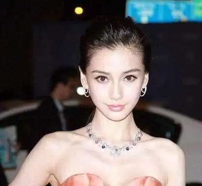 这些明星走红毯被冻,她被冻晕,还是她最靠谱