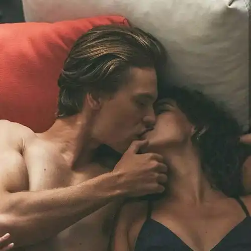 欧美情头总有人山高路远,为你而来.....