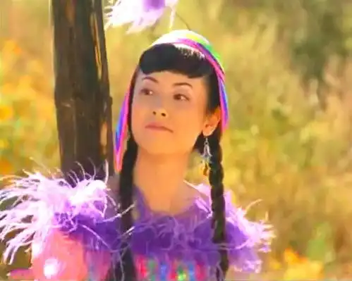 脑袋比帽子大的古装女子,梁小冰清纯可人刘晓庆嫩回二十岁少女