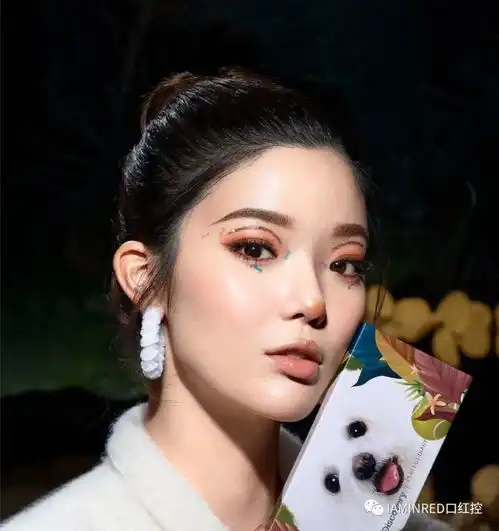 我酸了李佳琦的狗狗居然出彩妆了