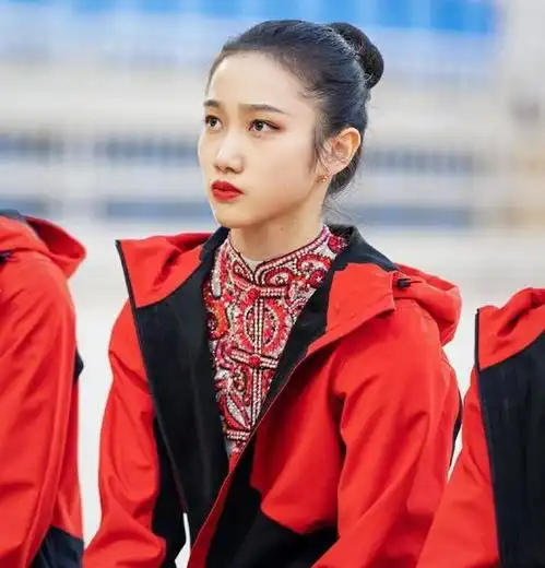 还记得闭幕式上的口罩小仙女吗日常照被扒出,身材长相太美了