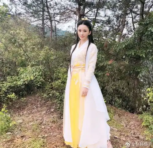赵韩樱子大变样一身粉裙尽显甜美可爱,尖下巴遭网友吐槽太吓人