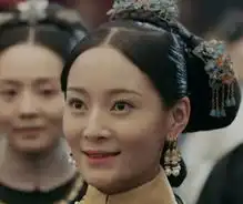 她曾和老公饰演母子,出道12年不温不火,凭借延禧攻略走红