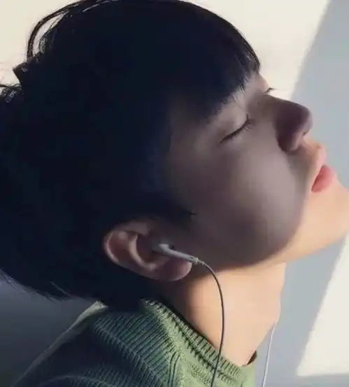 颜值不够,发型来凑