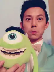 明星自拍多丑都敢发王珞丹像鬼华妃翻鼻孔