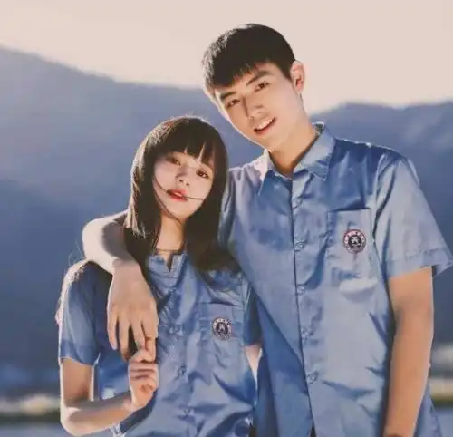 欧阳娜娜王源穿情侣装登杂志封面,与陈飞宇相比谁的cp更感强