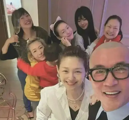 小s秀新纹身,寓意温馨又好笑,具俊晔帮忙纹,接手老婆的2大代言