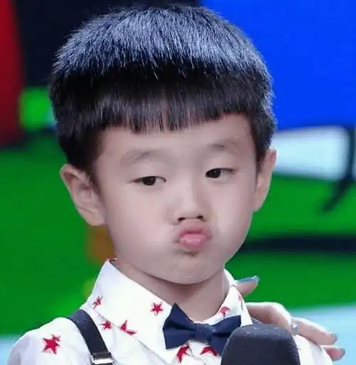 组图杨威儿子杨阳洋近照曝光穿衬衫短裤满满朝气腿长令人羡慕