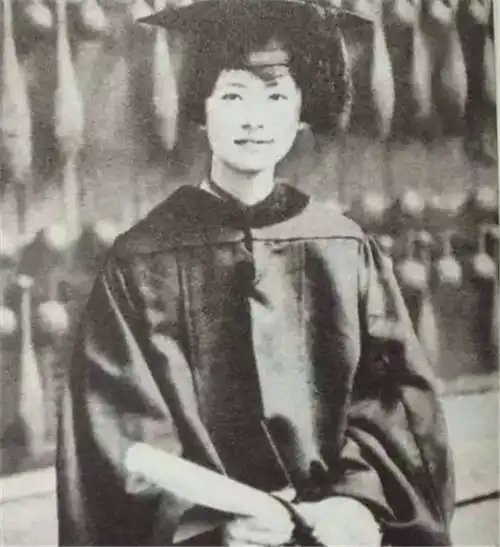张爱玲不待见她,林徽因也讨厌她,而她却活成了童话中的模样