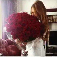 手捧鲜花的女生qq头像和你记忆还深深在我的脑海