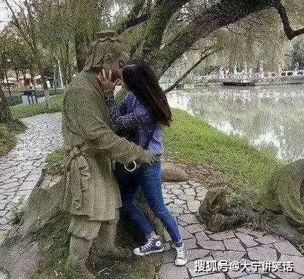 搞笑gif外卖说给我放外面了,结果我打不开门了
