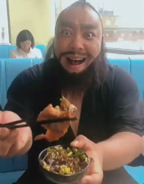 这些穿越的网红们,把四大名著玩坏了,张飞关羽连线太搞笑