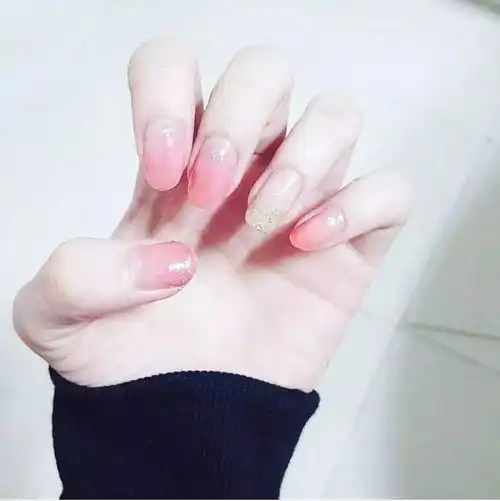 美娜美甲美甲色彩大师,与你突击九月美甲色彩搭配