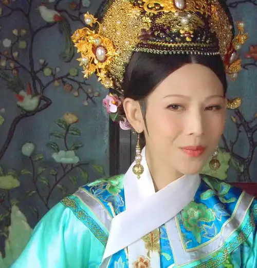 49岁梅婷扮嫩后,才明白蔡少芬当年有多清醒
