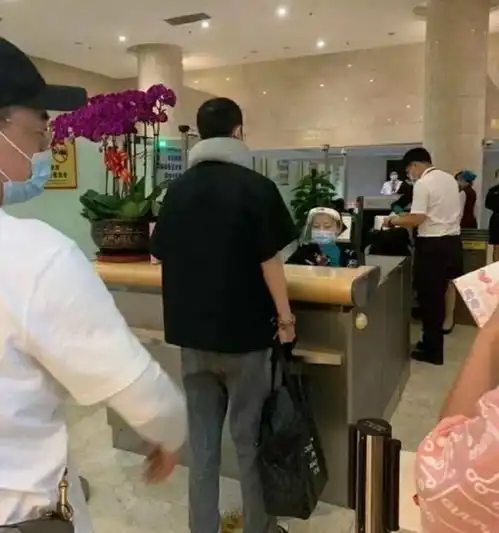 肖战被曝参加活动时拉裤子,部分粉丝因工作室不告黑扬言要脱粉