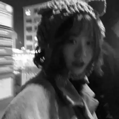 黑白女头像伤感高冷人总是各有苦衷不甘平庸