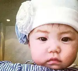 陈冠希晒童年照和女儿对比,到底是像还是不像