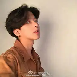 我想问下这种发型,烫了以后难打理吗用发胶发蜡吗还是吹一下就好了