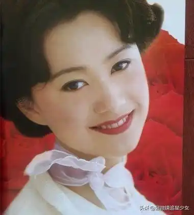又一女星袒胸搏出位我的身体,我想露就露