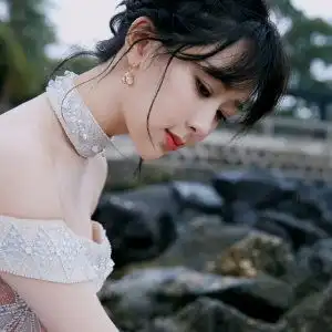 组图杨紫玫瑰金渐变星空裙仙气弥漫小心机眼妆璀璨夺目