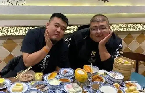 320斤网红泡泡龙逝世时,年仅29岁,揭开网红的灰色产业链
