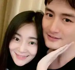 剧中饰演母子,现实生活却是夫妻,生的双胞胎名字一模一样
