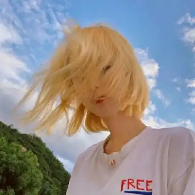 七鹿你快一点,绕开山重水复,逃离这荒唐人间微信头像我要个性网