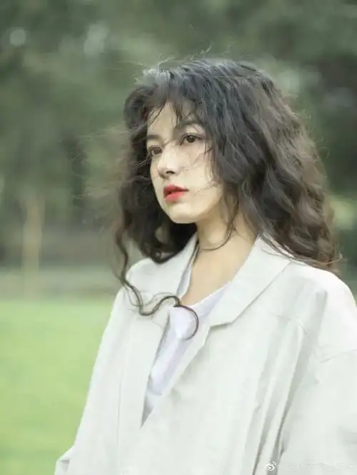 相恋5年网红学霸情侣分手后,女生光速结婚生子,全网都拍手叫好