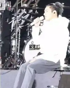 儿子生母成谜,靠姊卖血改变命运,这个差点抑郁自杀的影帝竟藏另一幅面孔