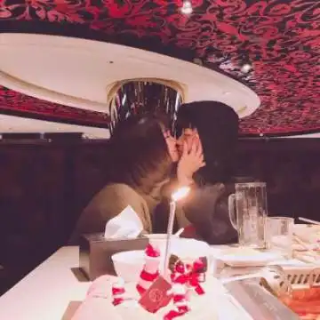 情侣头像两人同框再虐狗