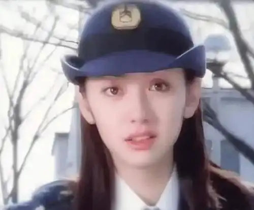 还记得那个铁甲小宝女警花么43岁依旧甜美无比
