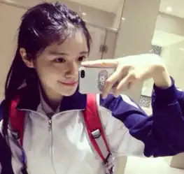 高中生晒自拍获赞360度无死角电眼迷人瞬间完爆奶茶mm