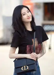景甜启程戛纳电影节清新自然演绎质感美