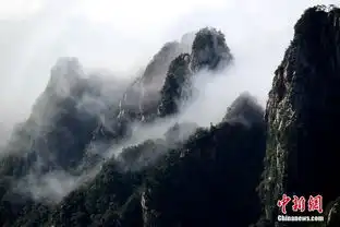 老君山现罕见云海奇观大气磅礴似巨浪排空